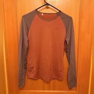 Icebreaker 100% merino  wool long sleeve baseball style top